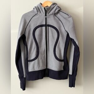 Lululemon Scuba Hoodie Stretch (Size 10) – Rare Black & White Chevron Print